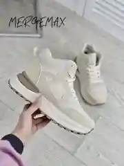Женские кроссовки, утепленные