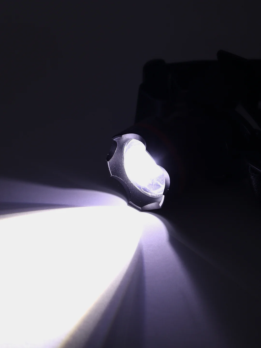 Фонарь аккумуляторный налобный FA-XQ233-P90, ZOOM, micro USB