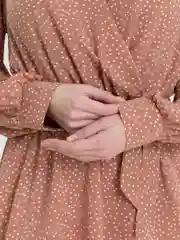 Коралловый меланж платье в горошек, короткое
