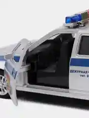 Серебряный металлическая коллекционная машинка Лада Приора