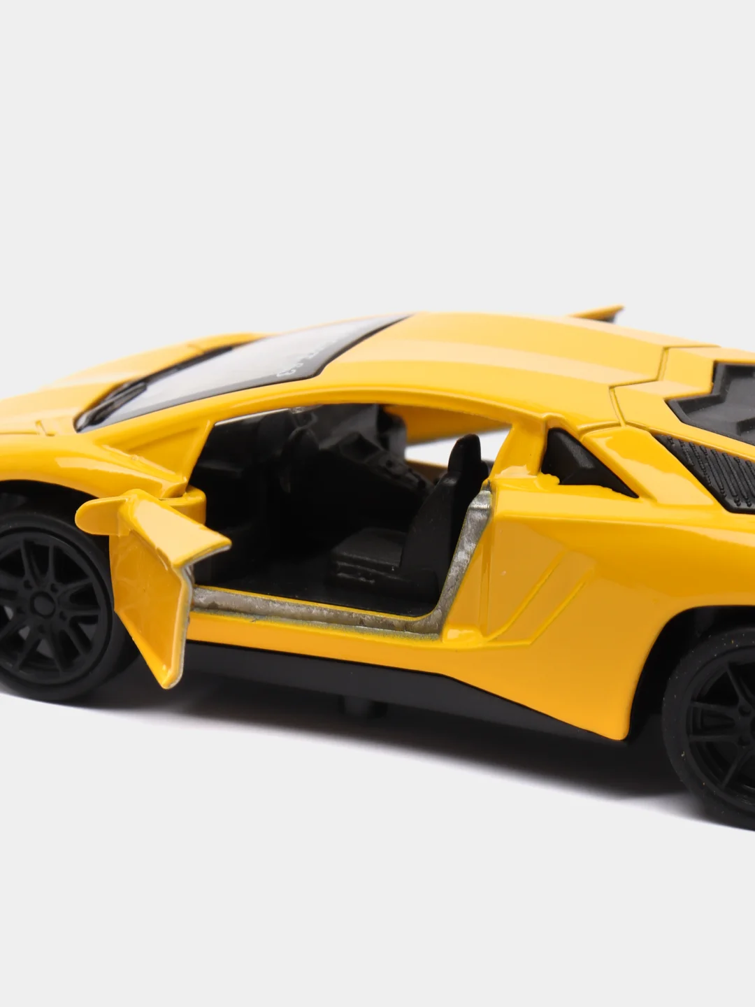 Белый металлическая коллекционная машинка Lamborghini Аventador