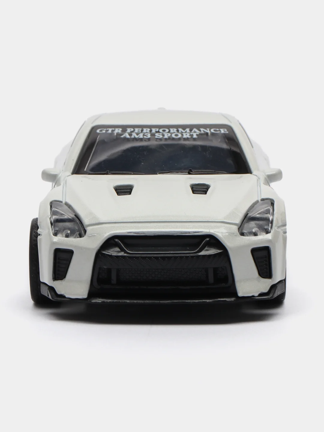 Белый металлическая коллекционная машинка Nissan GT-R