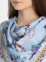 Небесно-голубой платок шелковый