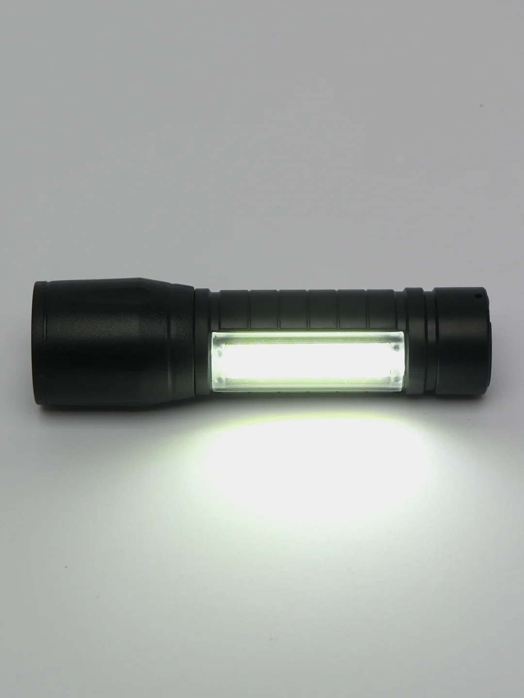 Светодиодный карманный фонарик аккумуляторный с зарядкой USB / Фонарик походный, для авто