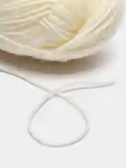Молочный пряжа Пехорка Детская новинка, 100% акрил, 50 г, 200 м