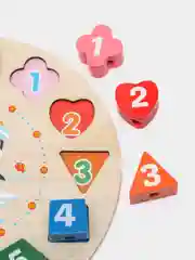Бежевый развивающая игрушка для малышей деревянная / Часики со шнуровкой / Рамка вкладыш