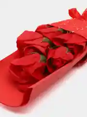 Красный подарочный букет из 5 мыльных роз в коробке с бантом, 5 разных цветов