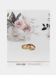 Белый папка для свидетельства о браке