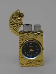 Золотой зажигалка газовая "Тигр" с часами/с подсветкой