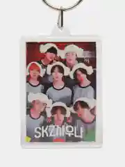 Зеленый брелок кпоп Стрей Кидс, Stray Kids, K-pop, lpop, skzoo,айдол, акриловый, брелок на ключи
