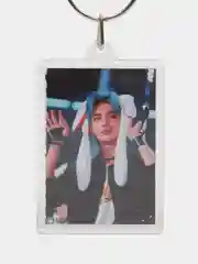 Красный брелок кпоп Стрей Кидс, Stray Kids, K-pop, lpop, skzoo,айдол, акриловый, брелок на ключи