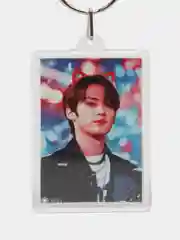 Лимонный брелок кпоп Стрей Кидс, Stray Kids, K-pop, lpop, skzoo,айдол, акриловый, брелок на ключи