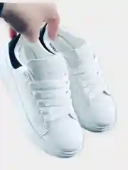 Женские кроссовки, белые