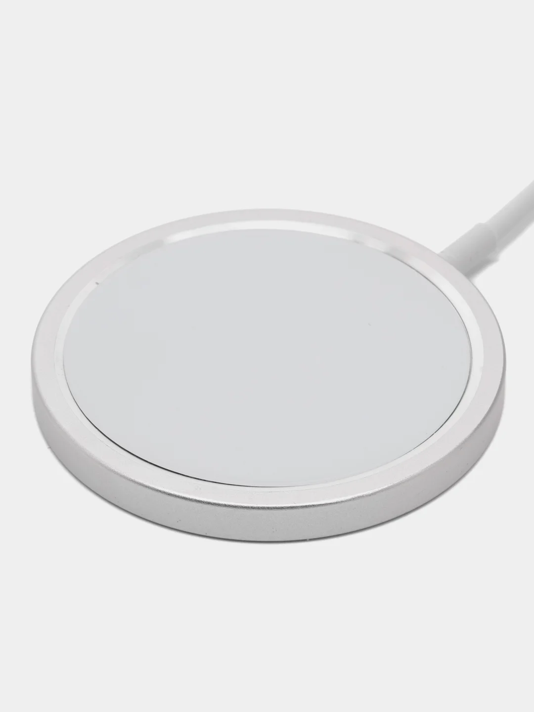 Белый беспроводная зарядка MagSafe для всех типов устройств с поддержкой беспроводной зарядки
