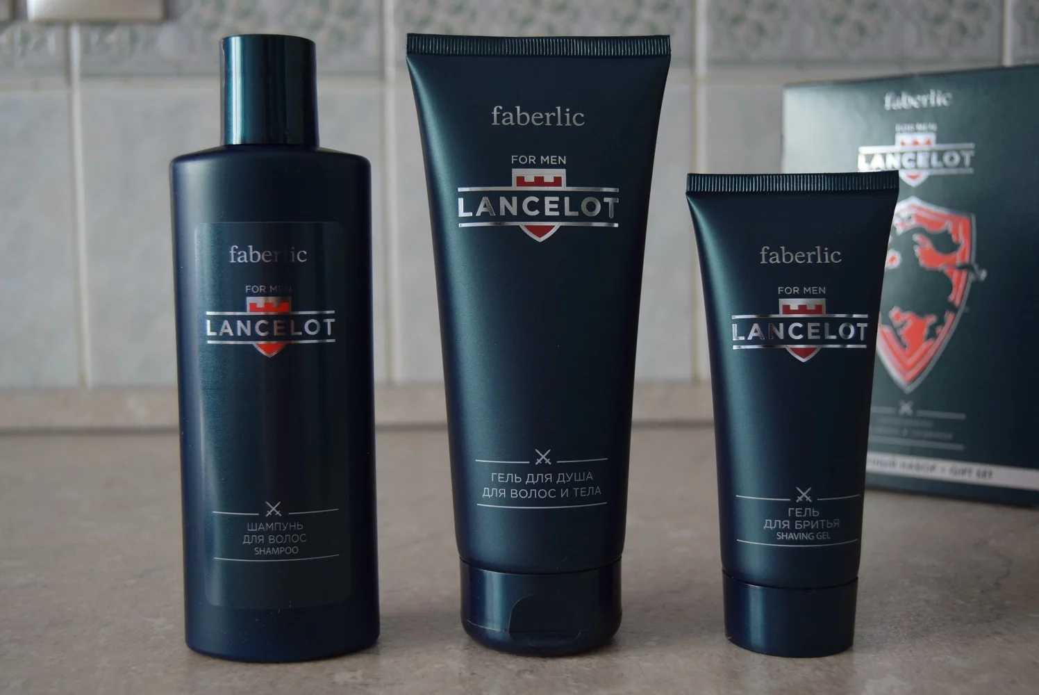 Зелёный хаки подарок для мужчин. Набор Уходовой серии Lancelot для/и после бритья, шампунь-гель 2в1