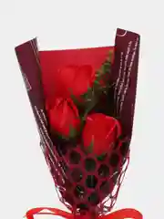 Красный подарочный наббор из 3 роз в коробке для девушки