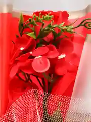 Красный подарочный набор для девушки с розами из мыла