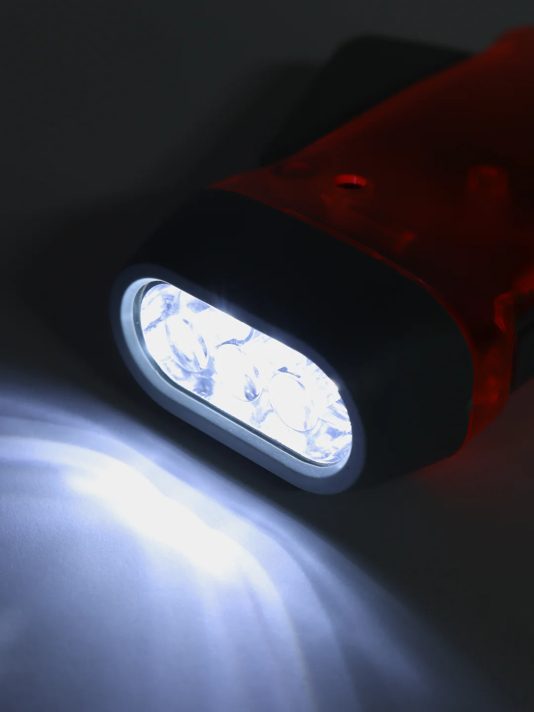 198013 ЕРМАК Фонарик динамический 3 LED, пластик, 9,5х5 см