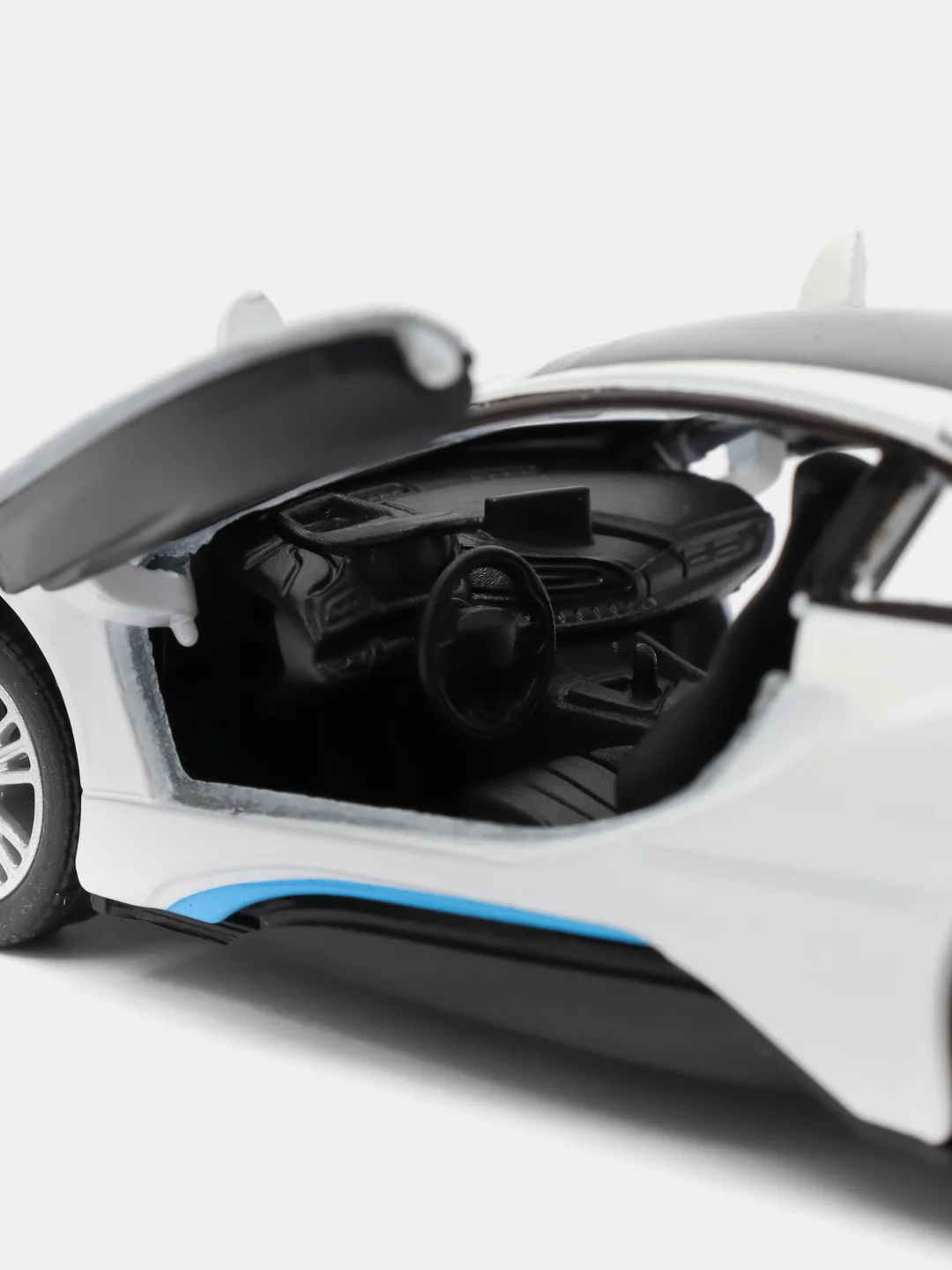 Белый машинка металлическая BMW i8 BKT5379DA 1:36 /Kinsmart/