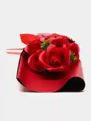 Красный подарочный набор для девушки с розами из мыла