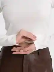Белый женский топ с длинным рукавом, с завязками