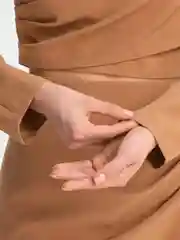 Бежевый костюм женский, классический