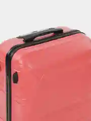 Красный пластиковый чемодан на колесах, с кодовым замком