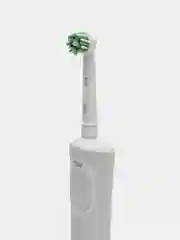 Белый электрическая зубная щетка Oral-B Vitality Pro Cross Action Protect X Clean White