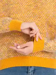 Желтый свитер женский укороченный теплый