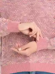 Зеленый свитер женский укороченный теплый