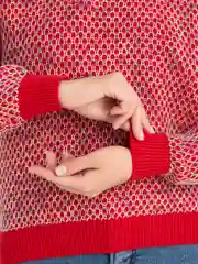 Зеленый свитер женский укороченный теплый