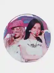 Алый значок (G)I-dle Джи айдл, g-idle, значки, кпоп, kpop, k-pop, значок на портфель