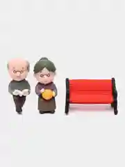 Серый дедушка и бабушка, сувенир