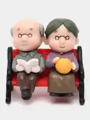 Серый дедушка и бабушка, сувенир