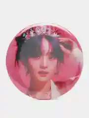 Красный значок (G)I-dle Джи айдл, g-idle, значки, кпоп, kpop, k-pop, значок на портфель