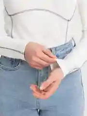 Молочный лонгслив женский