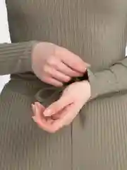 Оливковый костюм женский лапша брюки клеш и лонгслив