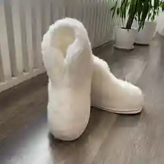 Белый тапочки домашние меховые (Чуни) женские из овечьей шерсти