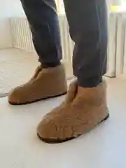 Черный тапочки (Чуни) домашние меховые мужские из овечьей шерсти