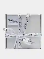 Хаки картонная подарочная коробка с бумажным наполнителем, 8 марта