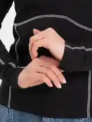 Черный лонгслив женский