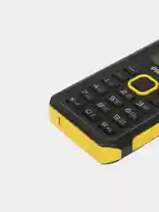 Желтый мобильный телефон Philips Xenium E2317