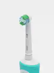Зеленый электрическая зубная щетка Oral-B Vitality зелёная