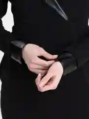 Черный женское платье с v-образным вырезом