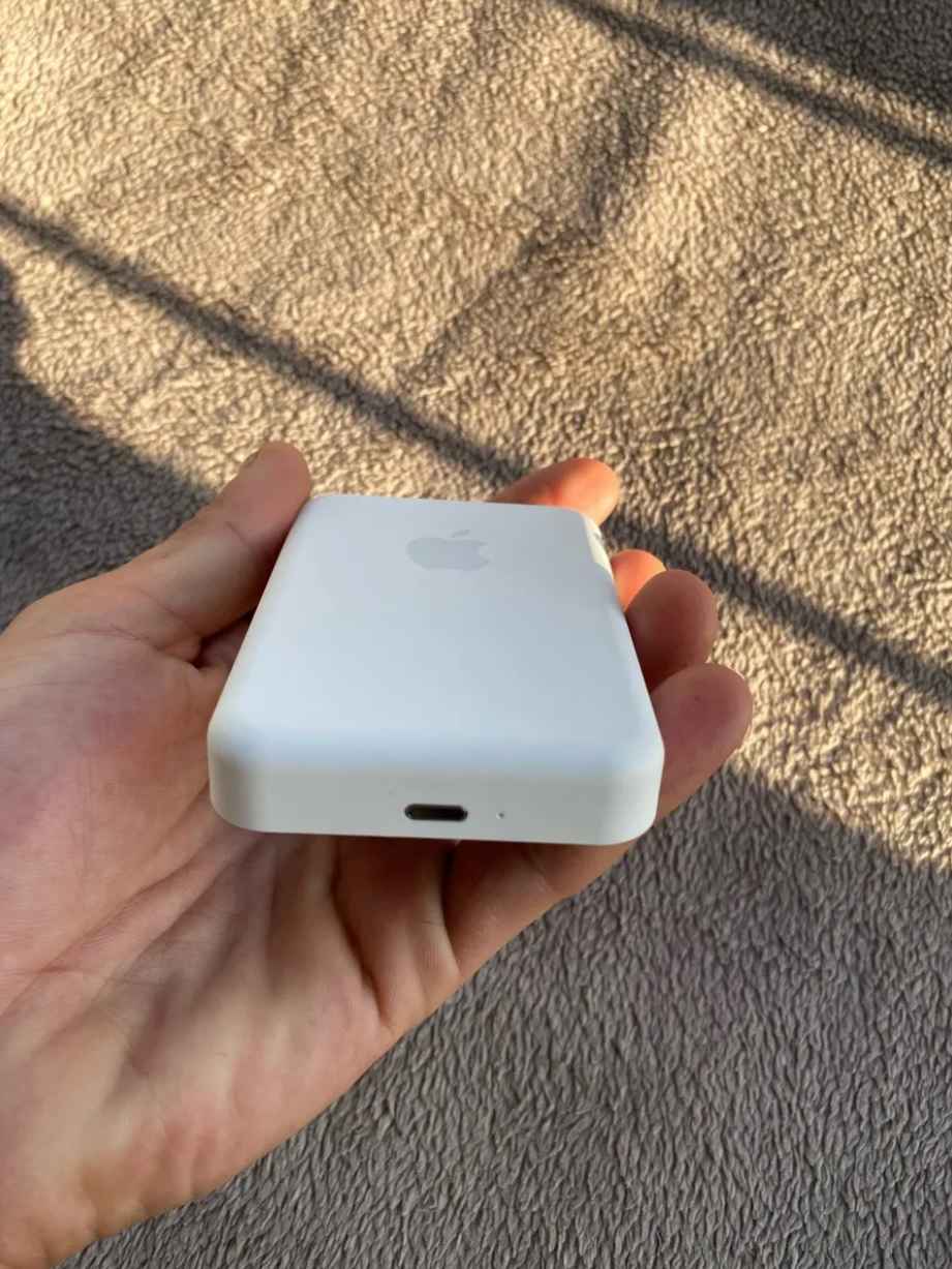 Аккумулятор внешний для iPhone /Зарядка MagSafe для айфона / PowerBank /  повербанк купить по цене 1099 ₽ в интернет-магазине Магнит Маркет