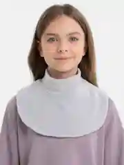Серый манишка