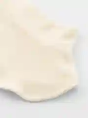 Молочный манишка