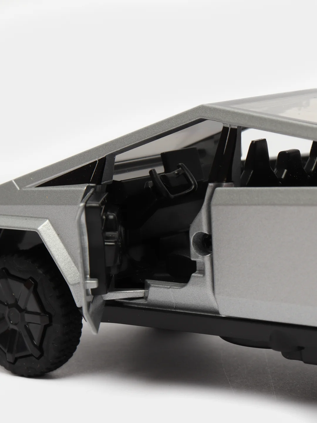 Игрушечный автомобиль Tesla Cyber Pickup