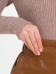 Бежевый кожаные шорты