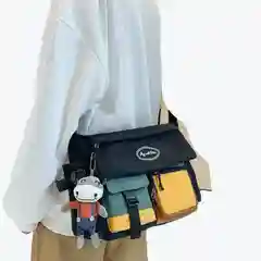 Сумка через плечо, с брелком